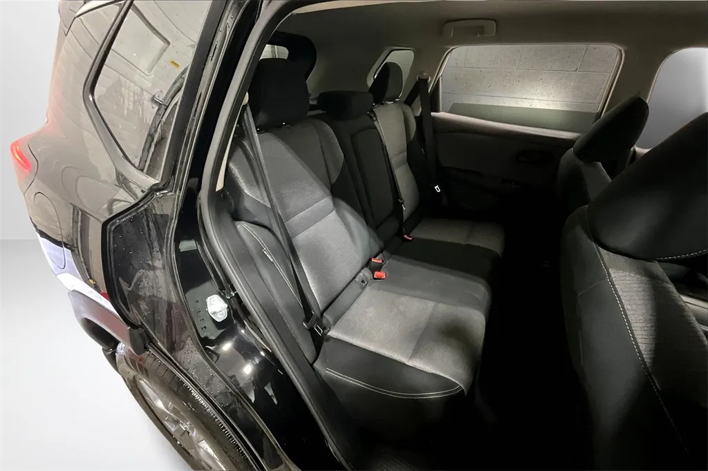 2022 Nissan Rogue S photo 22