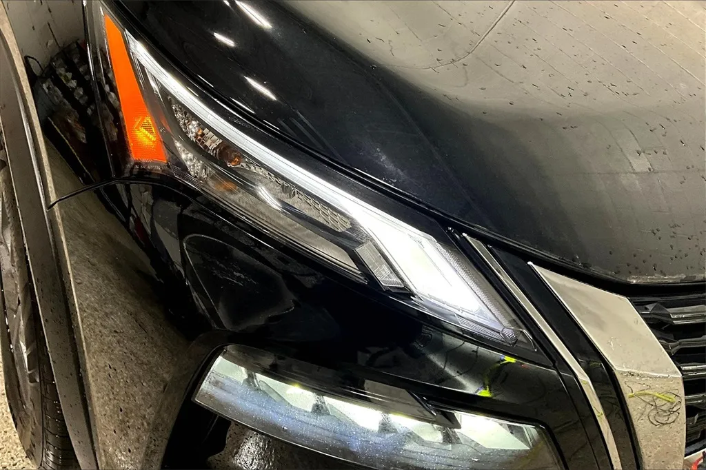 2022 Nissan Rogue S photo 13