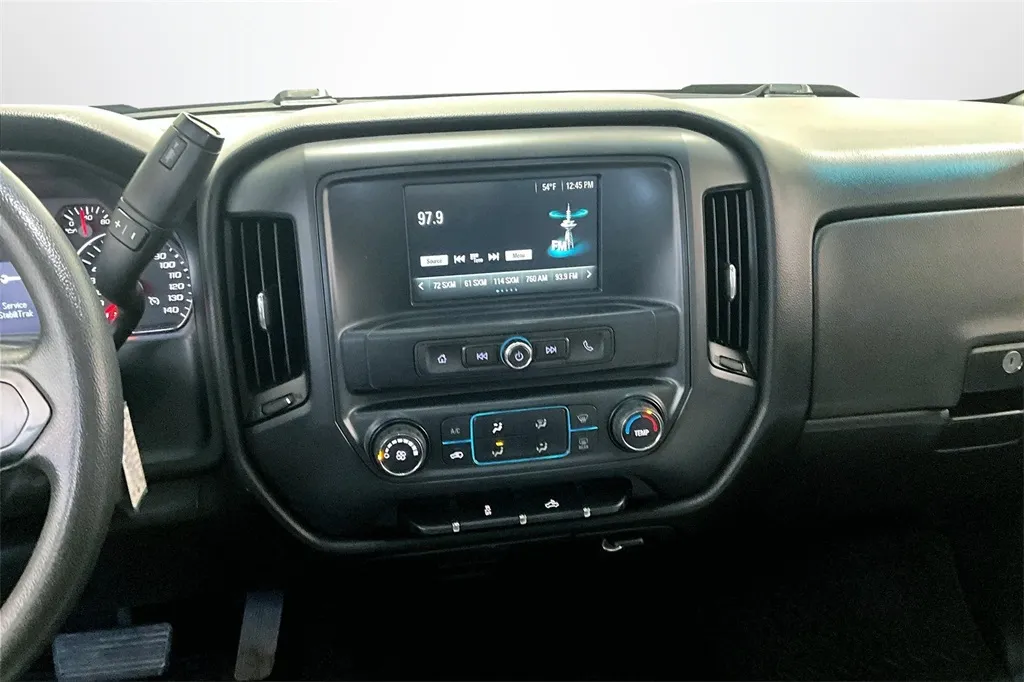 2018 Chevrolet Silverado 1500 Custom photo 4