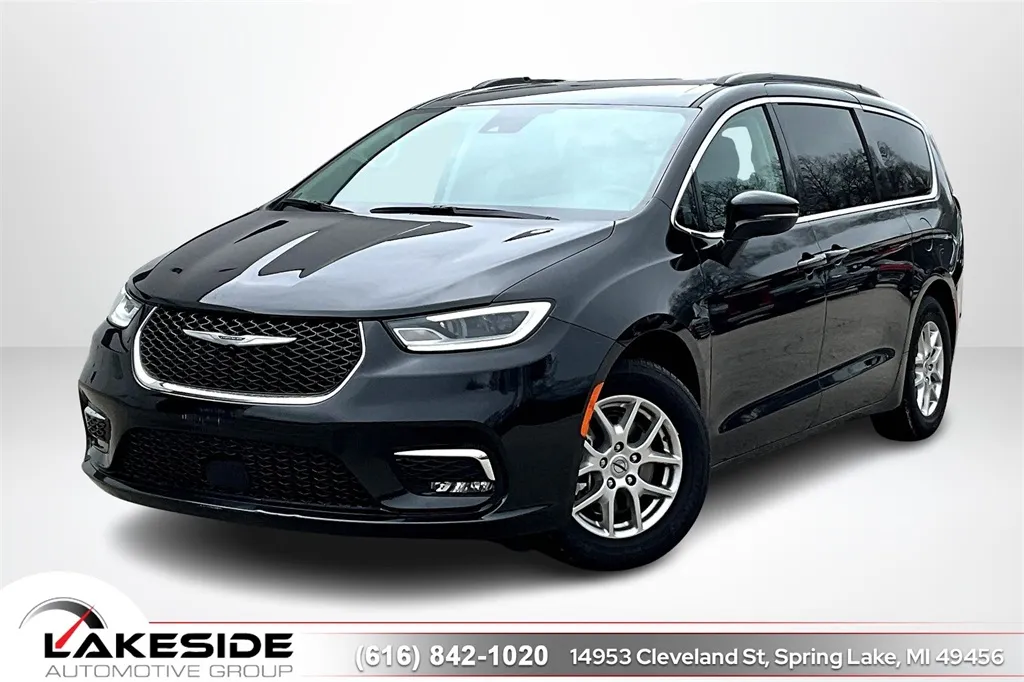 2022 Chrysler Pacifica Touring L for sale in Spring Lake, MI