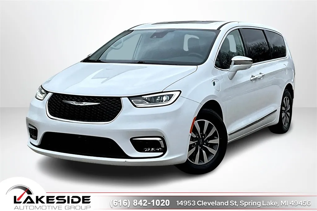 2022 Chrysler Pacifica Hybrid Limited for sale in Spring Lake, MI