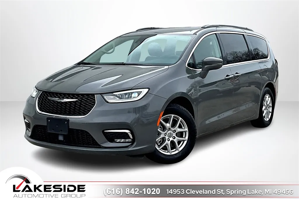 2022 Chrysler Pacifica Touring L for sale in Spring Lake, MI