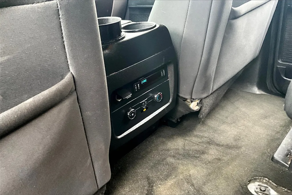 2017 Ford Expedition XLT photo 3