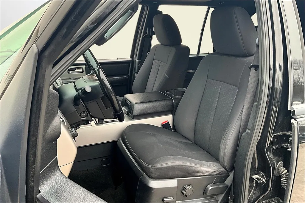 2017 Ford Expedition XLT photo 6