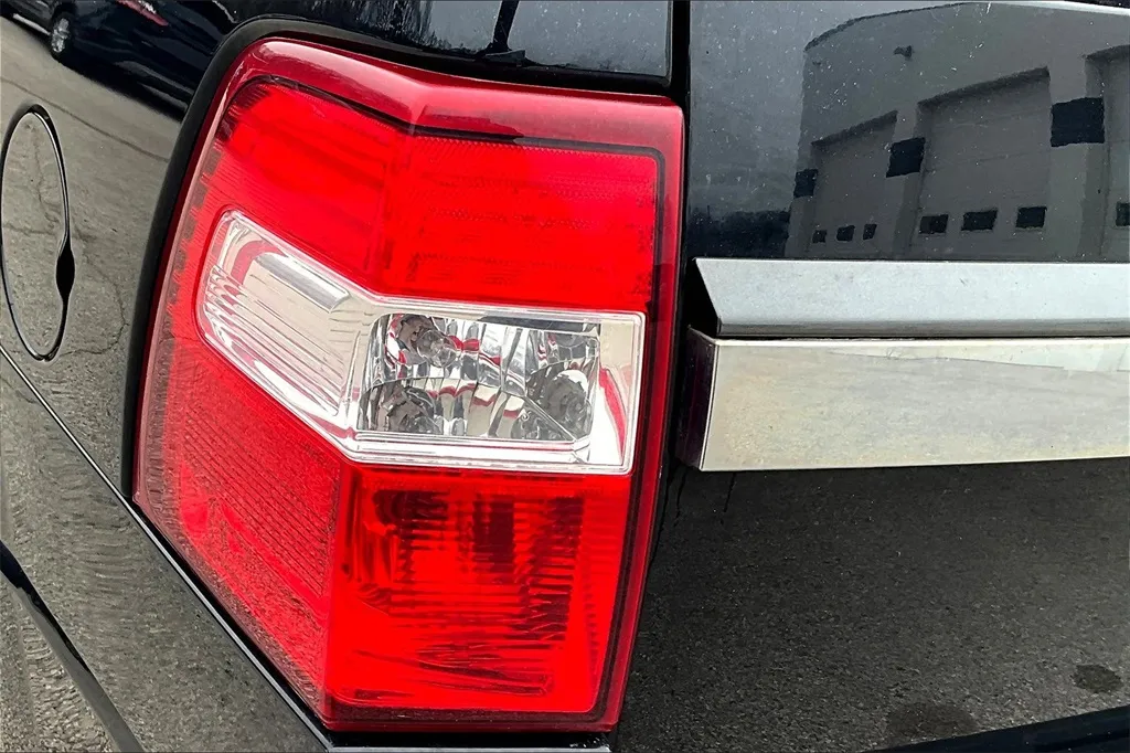 2017 Ford Expedition XLT photo 24