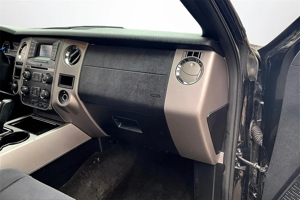 2017 Ford Expedition XLT photo 16