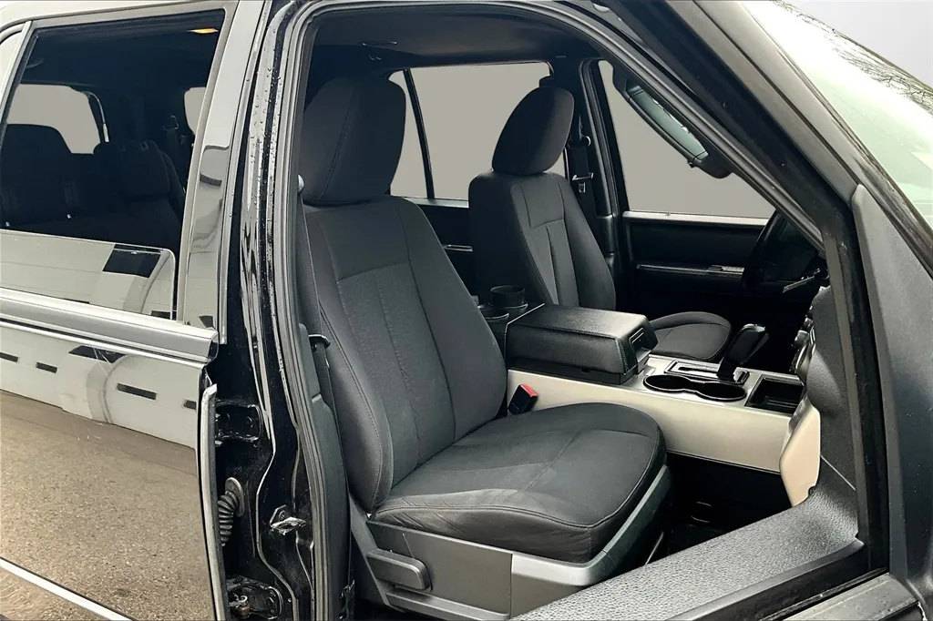 2017 Ford Expedition XLT photo 8