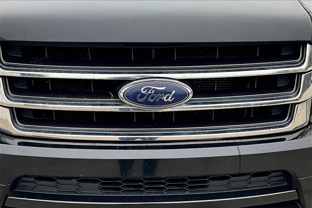 2017 Ford Expedition XLT photo 25