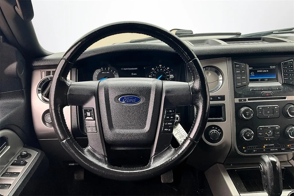 2017 Ford Expedition XLT photo 12