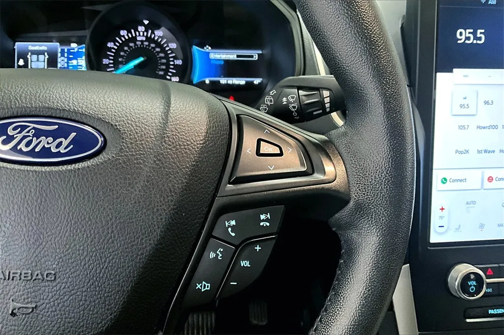 2022 Ford Edge SEL photo 24