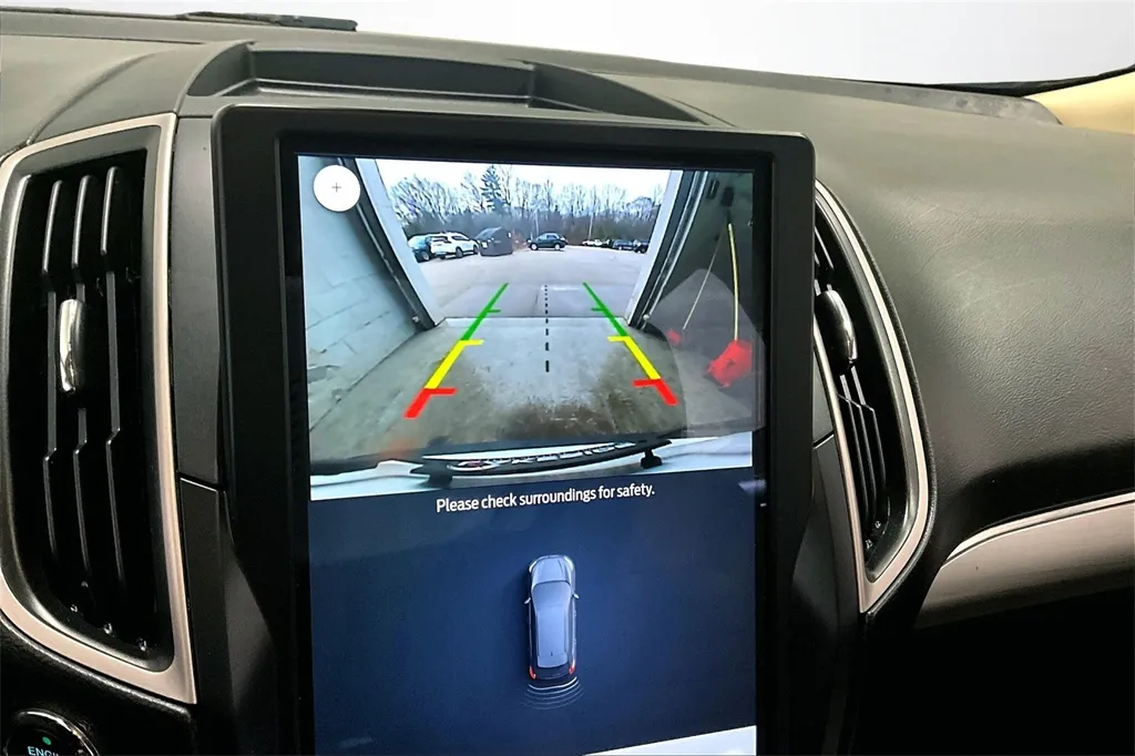 2022 Ford Edge SEL photo 15