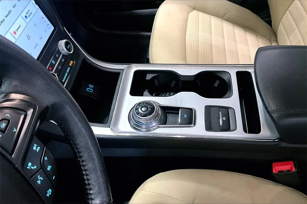 2022 Ford Edge SEL photo 26