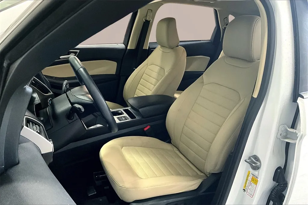 2022 Ford Edge SEL photo 27