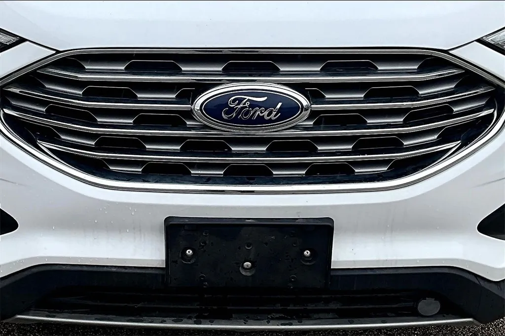2022 Ford Edge SEL photo 29
