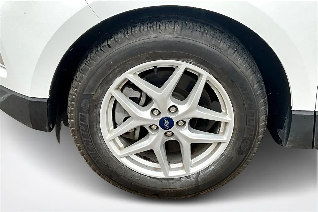 2022 Ford Edge SEL photo 10