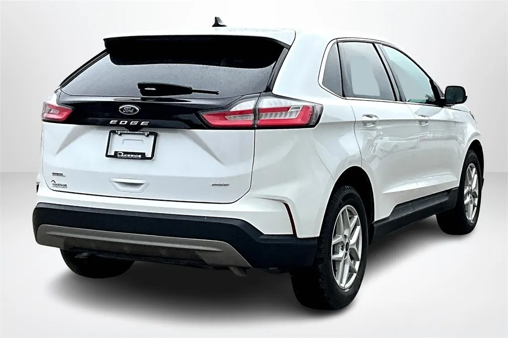 2022 Ford Edge SEL photo 12