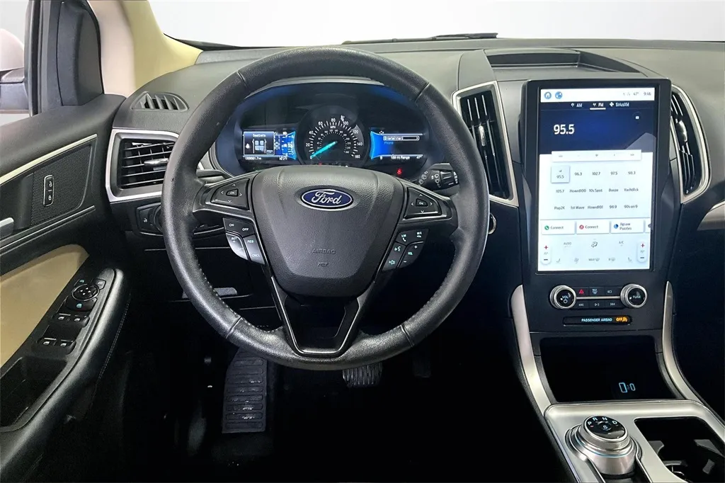 2022 Ford Edge SEL photo 13