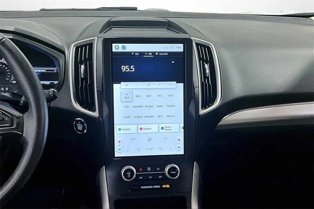 2022 Ford Edge SEL photo 23
