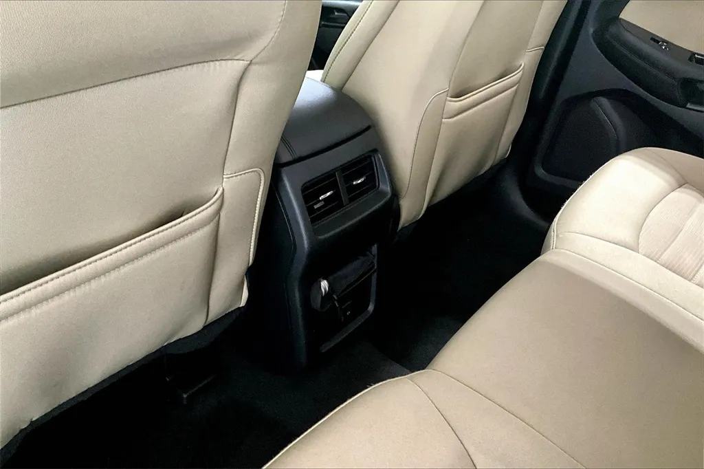 2019 Ford Edge SEL photo 4
