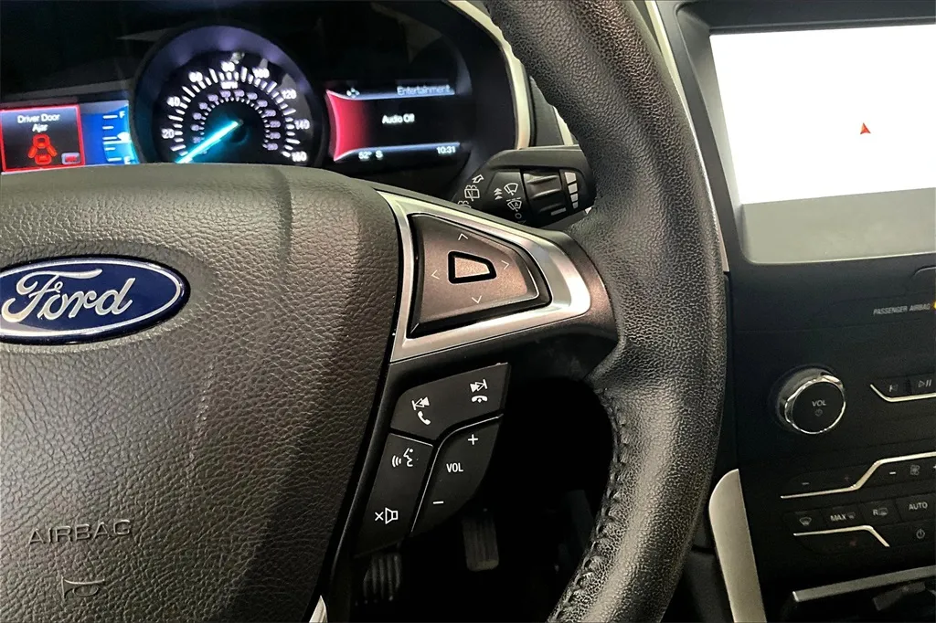 2019 Ford Edge SEL photo 25