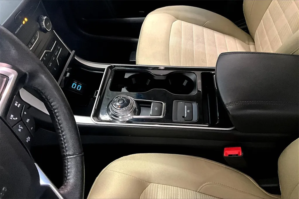 2019 Ford Edge SEL photo 27