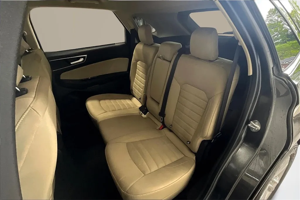 2019 Ford Edge SEL photo 7