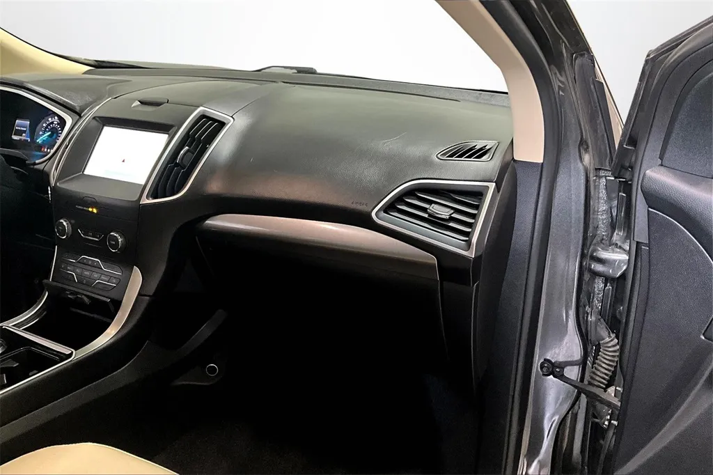 2019 Ford Edge SEL photo 8
