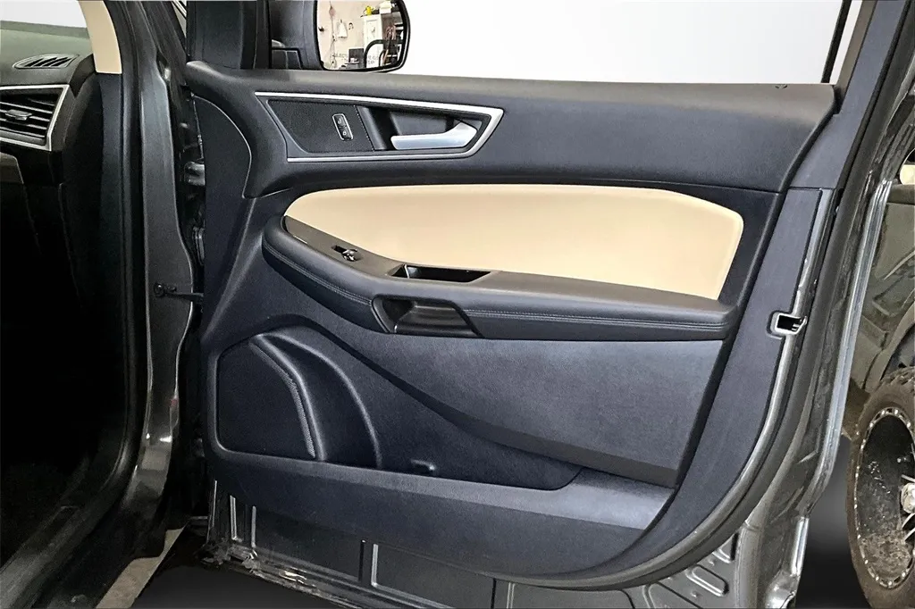 2019 Ford Edge SEL photo 19