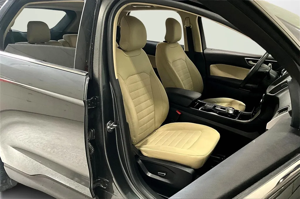 2019 Ford Edge SEL photo 30