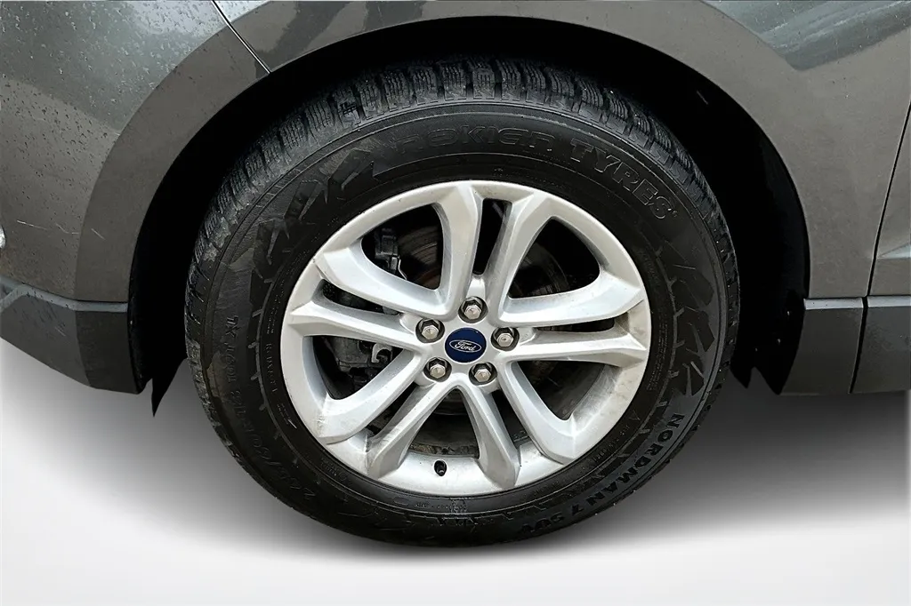 2019 Ford Edge SEL photo 10