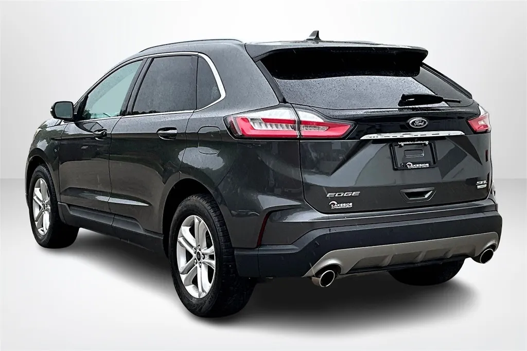 2019 Ford Edge SEL photo 2