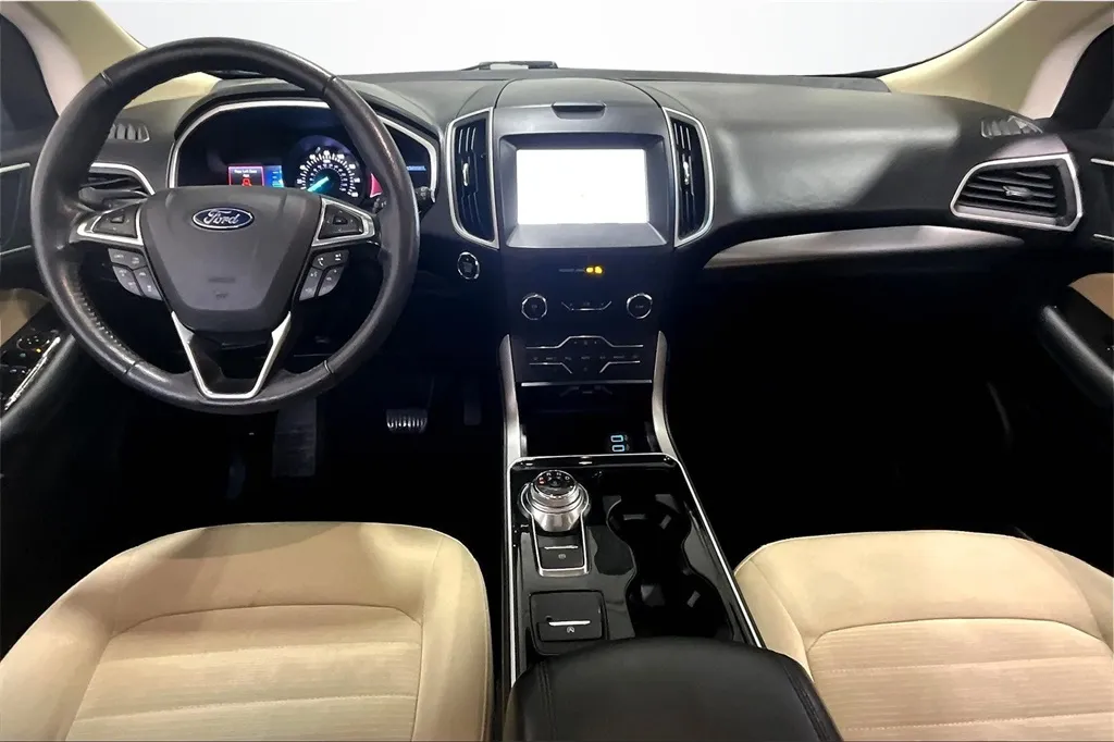2019 Ford Edge SEL photo 3