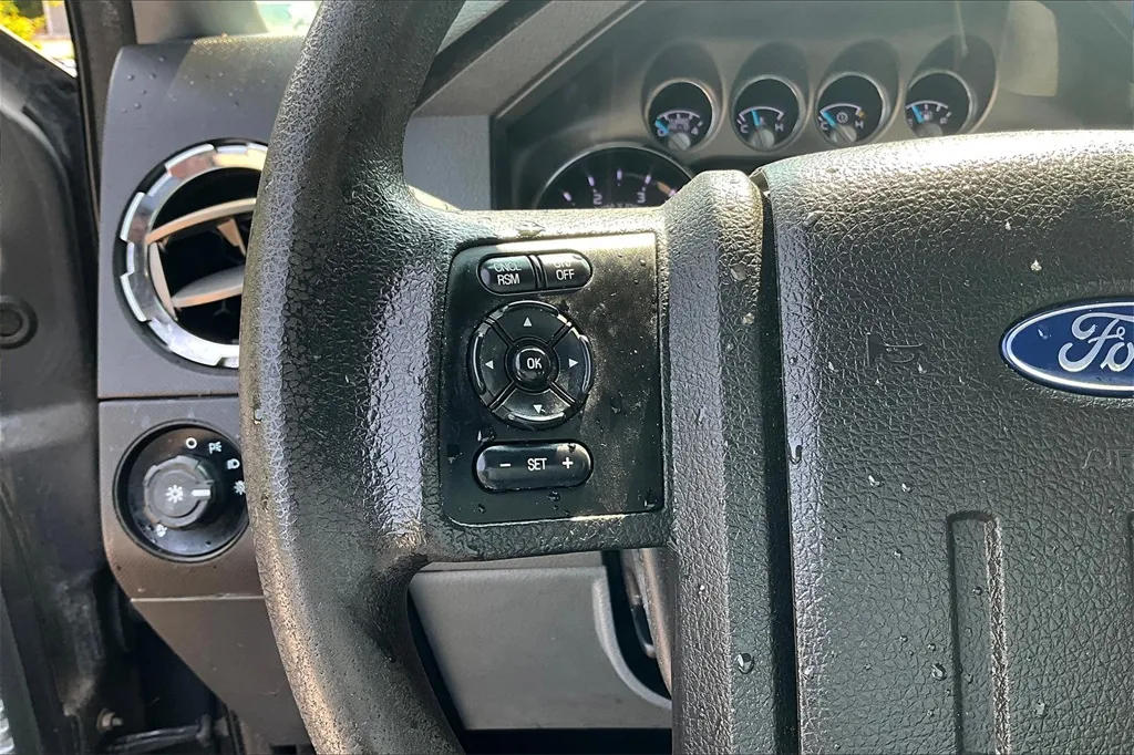 2015 Ford F-350 photo 22