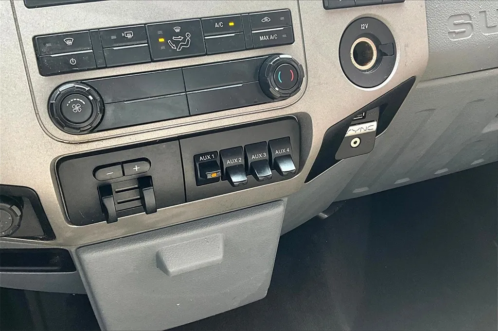 2015 Ford F-350 photo 23