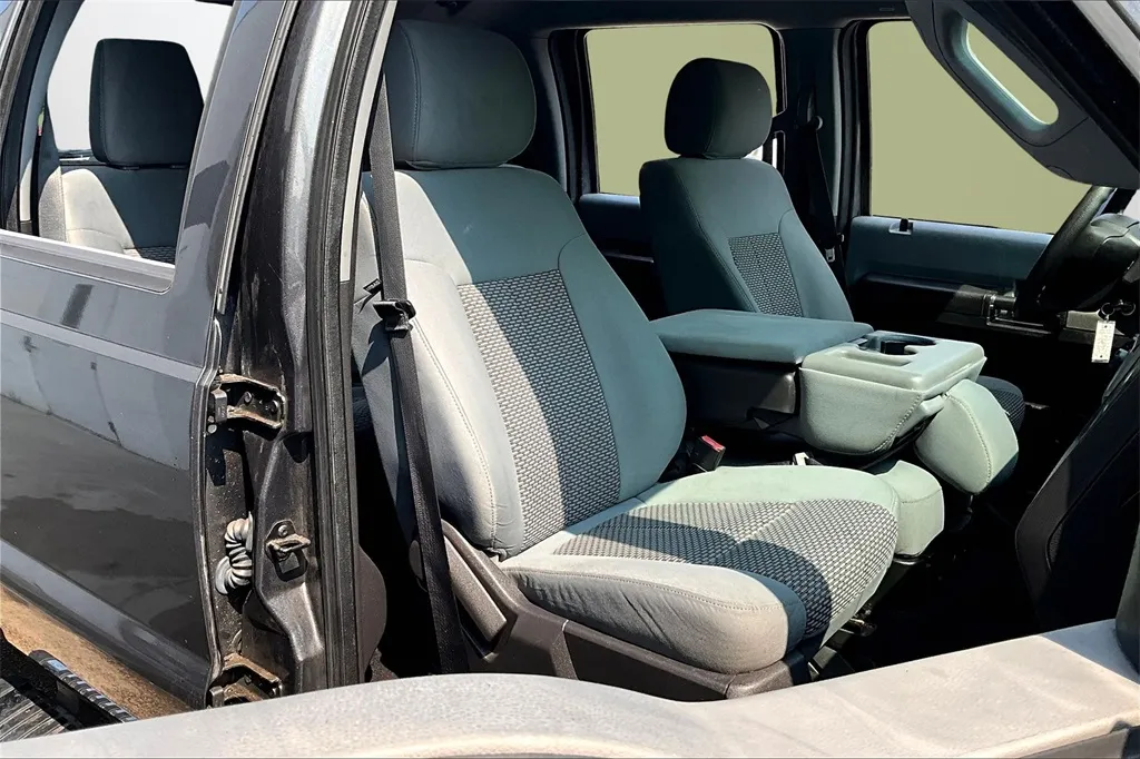 2015 Ford F-350 photo 17