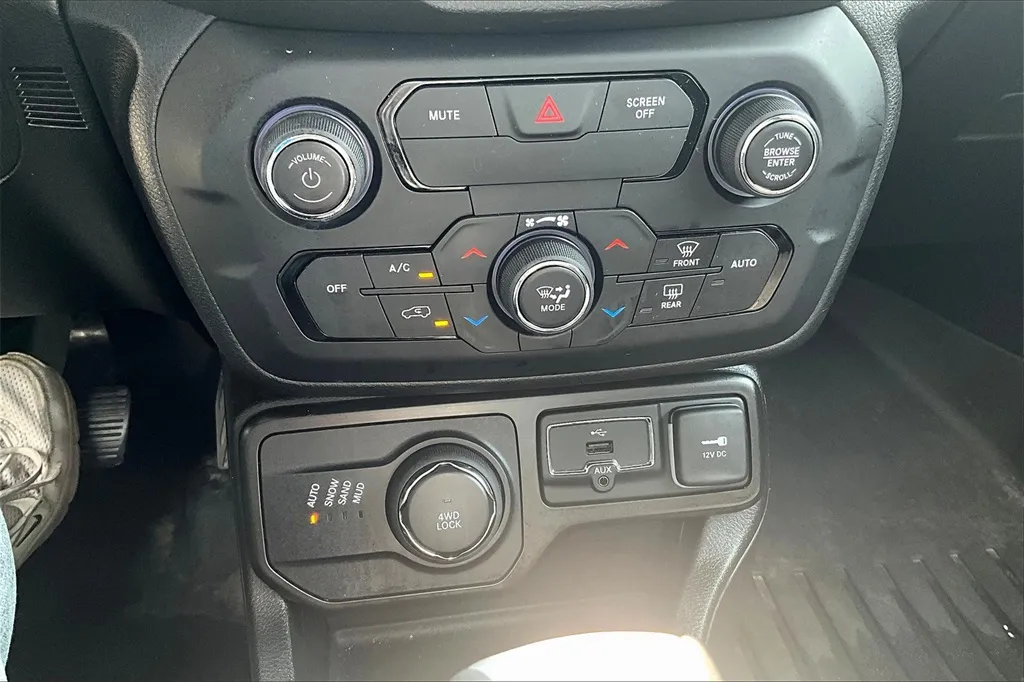 2020 Jeep Renegade Altitude photo 27