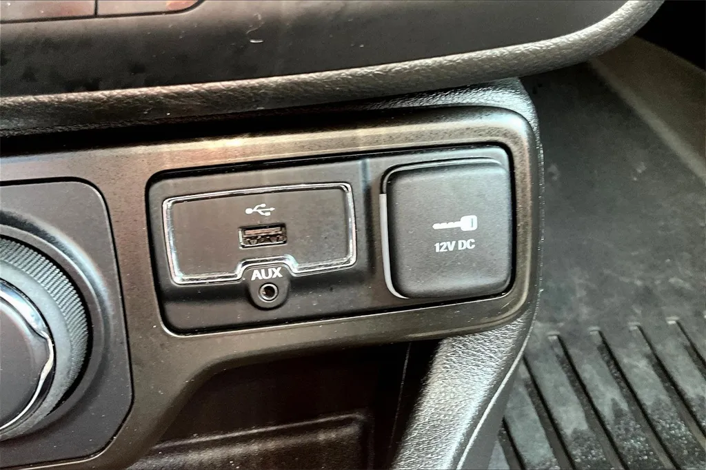 2020 Jeep Renegade Altitude photo 6