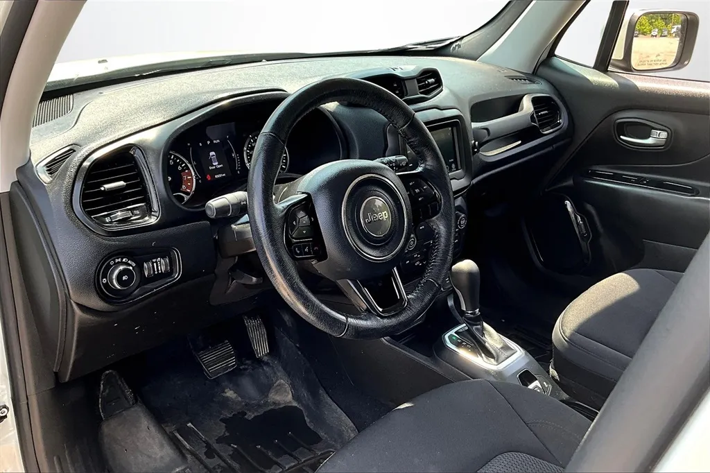 2020 Jeep Renegade Altitude photo 17