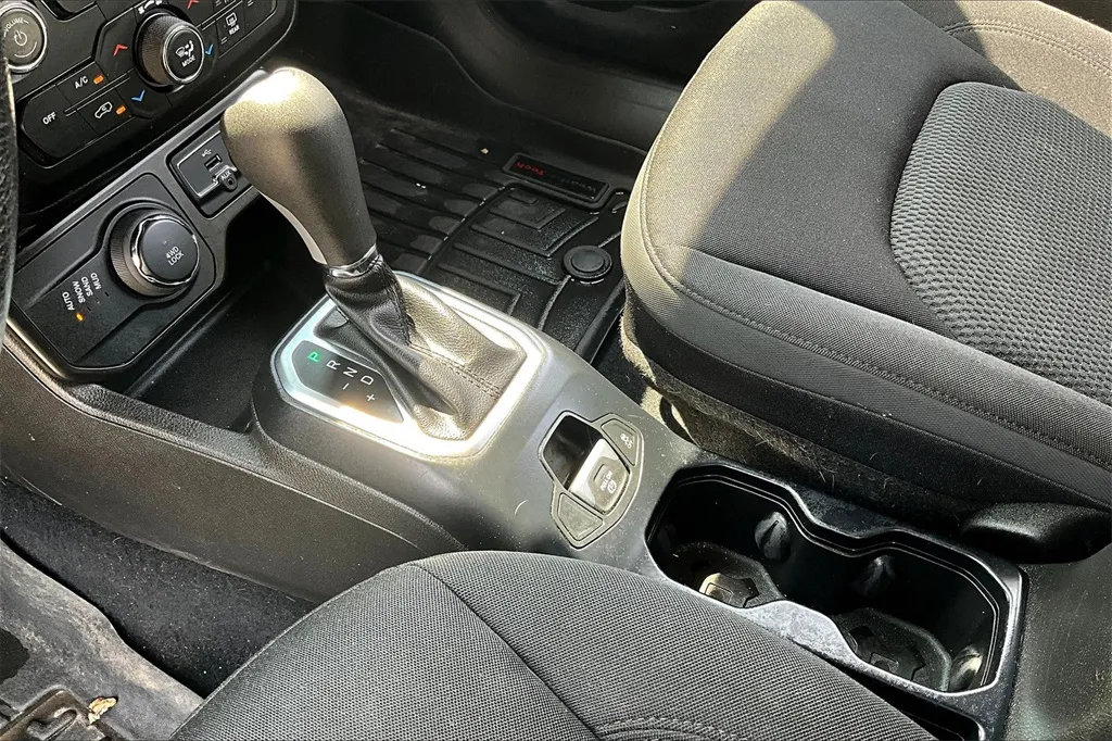 2020 Jeep Renegade Altitude photo 28