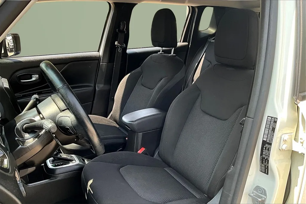 2020 Jeep Renegade Altitude photo 29