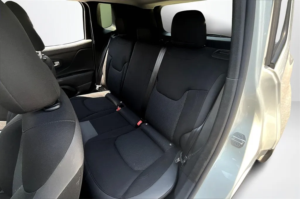 2020 Jeep Renegade Altitude photo 7