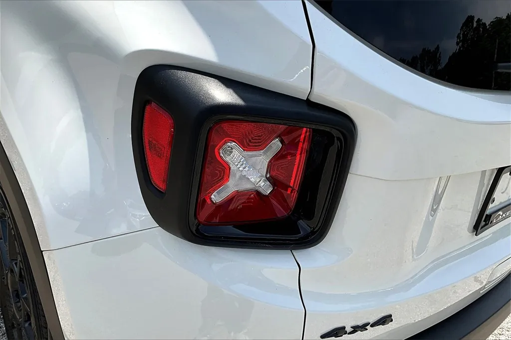 2020 Jeep Renegade Altitude photo 19