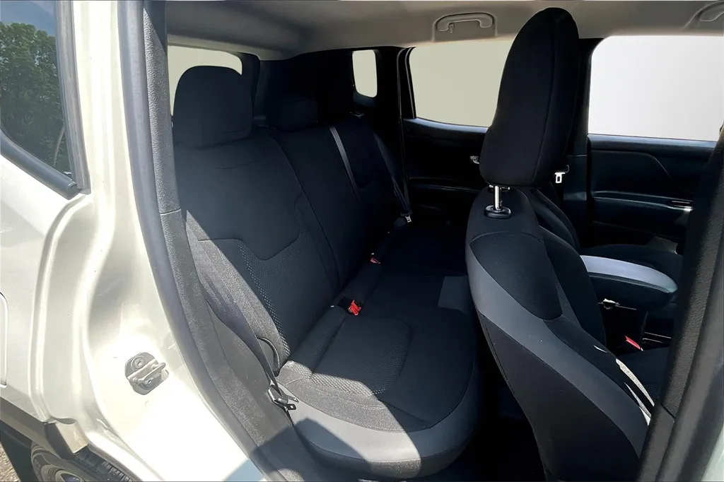 2020 Jeep Renegade Altitude photo 8