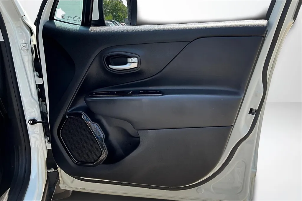 2020 Jeep Renegade Altitude photo 30