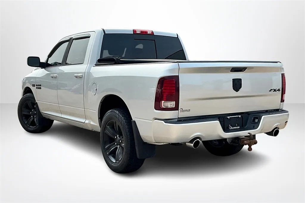 2016 Ram 1500 Sport photo 2