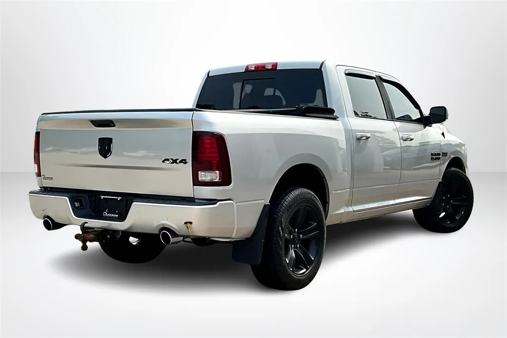 2016 Ram 1500 Sport photo 11
