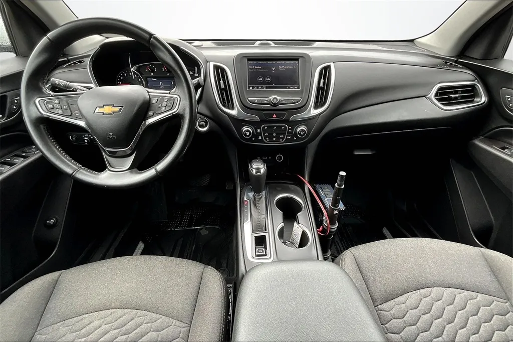 2021 Chevrolet Equinox LT photo 3