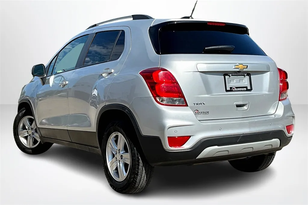 2021 Chevrolet Trax LT photo 2