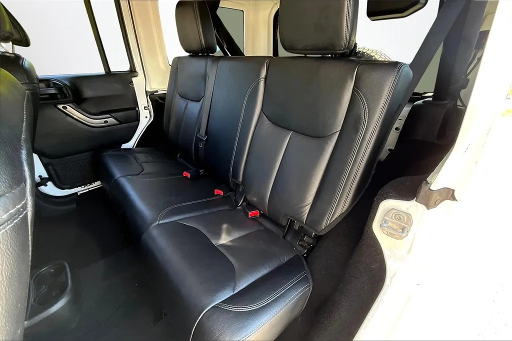2018 Jeep Wrangler Unlimited Altitude photo 17