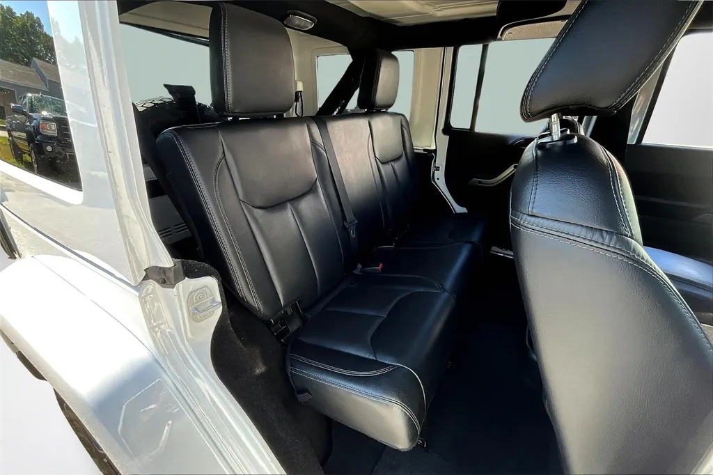 2018 Jeep Wrangler Unlimited Altitude photo 18